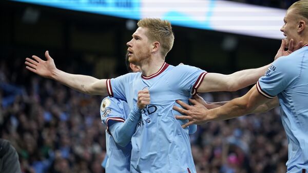 Rampant Man City crush Arsenal with De Bruyne double