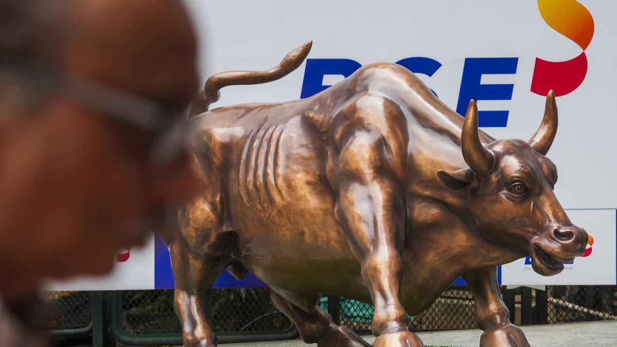 Sensex rallies 117 points in early trade