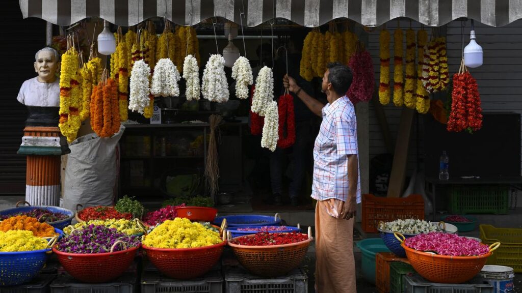 Flower vendors in Chala struggle during Onam season as the state mourns for Wayanad