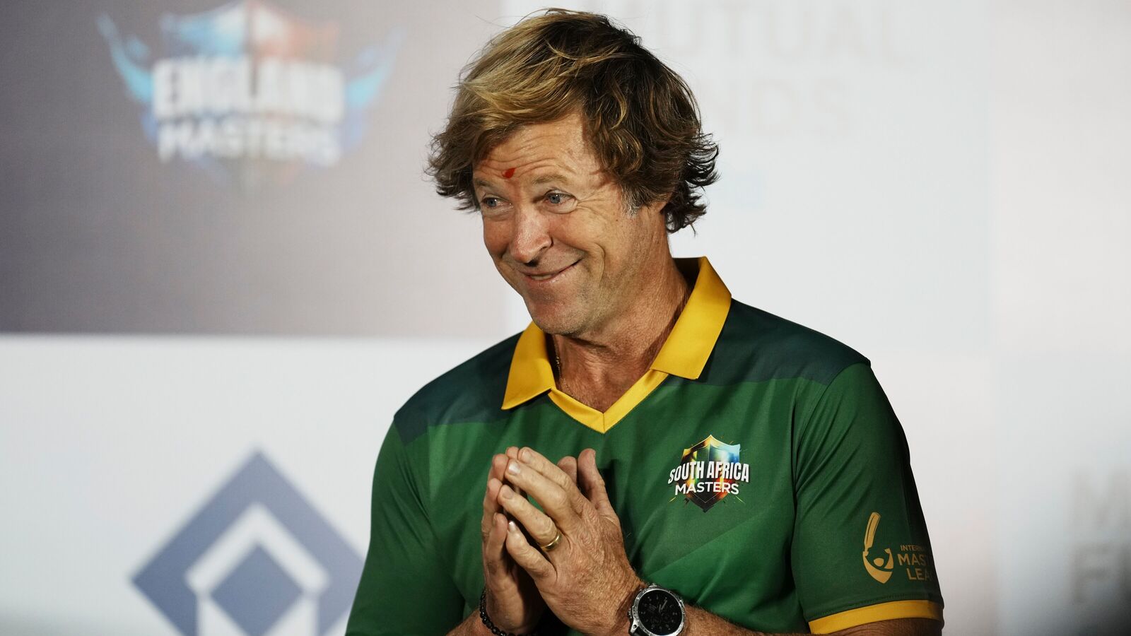 Jonty Rhodes defies age at 55 with superman-like fielding effort in IML 2025 against Australia: Watch viral video